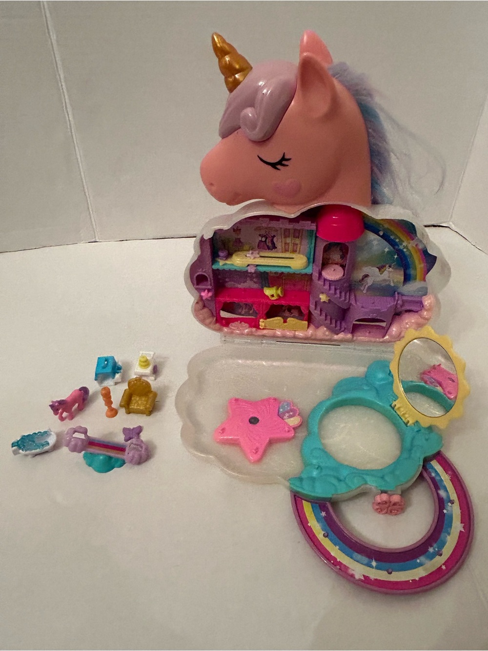 Polly Pocket Rainbow
Unicorn Compact Salon Purse
Castle